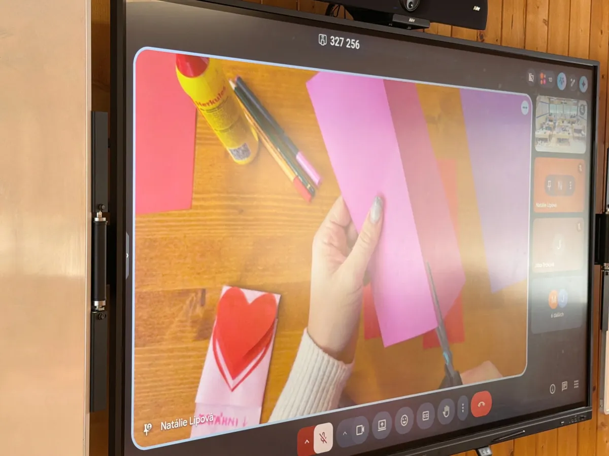 Živé vysílání ARCHIMEDES Live na interaktivním panelu ve třídě